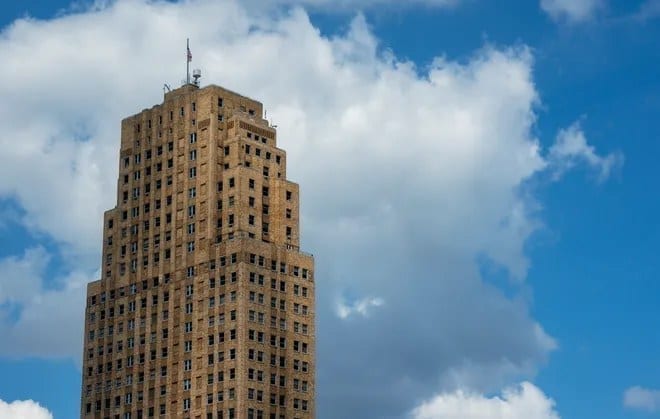 Downtown Cincinnati skyline and Carew Tower